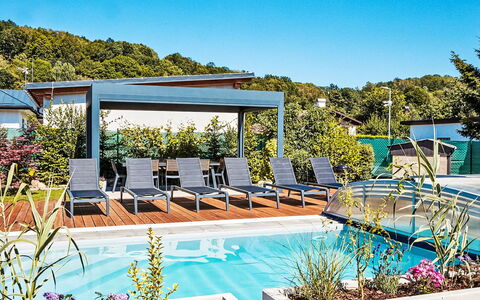 Bukanda: Schwimmbad, Resort, Verbundwerkstoff, Gartenmöbel, Eco Hotel, Schatten, Stuhl, Garten, Landscaping, Hotel