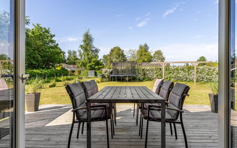 Anneke - 500M from the Sea: Möbel, Holz, Interior Design, Flooring, Fussboden, Stuhl, Zimmer, Decke, Wohnzimmer, Wohnung