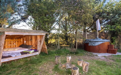 Arman - 900M from the Sea: Holz, Garten, Hinterhof, Holzbeize, Blockhaus, Schuppen, Garten, Camping, Rasen, Gartenbauten