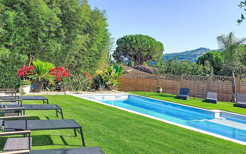 Villa Dolce Vita: Schwimmbad, Resort, Garten, Gartenmöbel, Freizeit, Eco Hotel, Landscaping, Schatten, Hinterhof