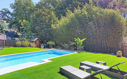 Villa Dolce Vita: Holz, Haus, Hütte, Zuhause, Schwimmbad, Veranda, Tür, Resort, Schatten, Estate