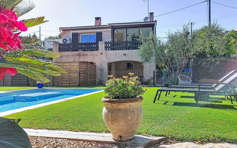 Villa Dolce Vita: Wohngebiet, Schwimmbad, Zuhause, Garten, Estate, Resort, Hazienda, Landscaping, Hinterhof, Blumentopf