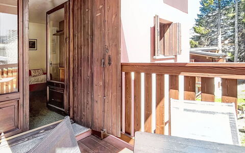 Cardinello Rosa: Holz, Haus, Hütte, Zuhause, Schwimmbad, Veranda, Tür, Resort, Schatten, Estate