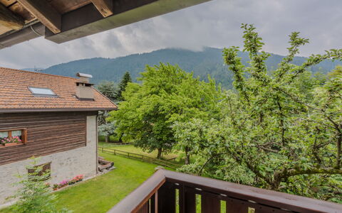 Lo Chalet del Bepy: Ländliches Gebiet, Hütte, Bergstation, Gebirge, Steigung, Senke, Grat, Bergdorf, Bauernhaus, Veranda