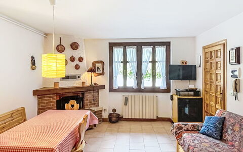 Lo Chalet del Bepy: Holz, Haus, Hütte, Zuhause, Schwimmbad, Veranda, Tür, Resort, Schatten, Estate