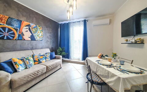 Siciliandò: Möbel, Flooring, Interior Design, Fussboden, Holz, Couch, Zimmer, Tabelle, Beleuchtung, Wohnung