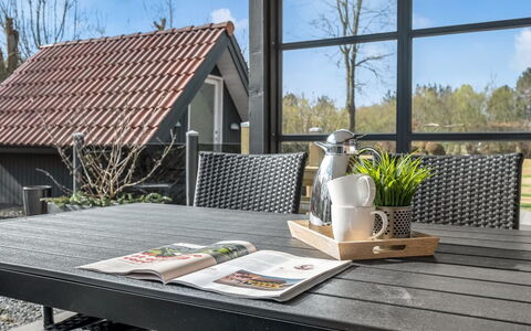 Garlef - 10Km from the Sea: Möbel, Holz, Interior Design, Flooring, Fussboden, Stuhl, Zimmer, Decke, Wohnzimmer, Wohnung
