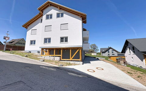 Alpenblick: Strauch, Wohngebiet, Haus, Zuhause, Garten, Ground, Hütte, Gehölz, Landscaping, Estate