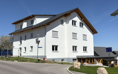 Alpenblick: Strauch, Wohngebiet, Haus, Zuhause, Garten, Ground, Hütte, Gehölz, Landscaping, Estate