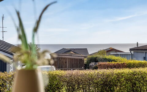 Uuno - 200M from the Sea: Möbel, Gartenmöbel, Geschirr, Tabelle, Drinkware, Stuhl, Tisch Im Freien, Essen, Flasche