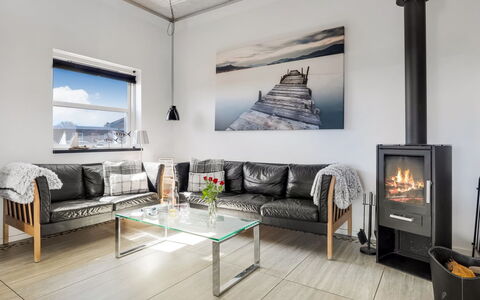 Vaska - 75M from the Sea: Möbel, Flooring, Interior Design, Fussboden, Wohnzimmer, Couch, Stuhl, Holzboden, Feuerstelle