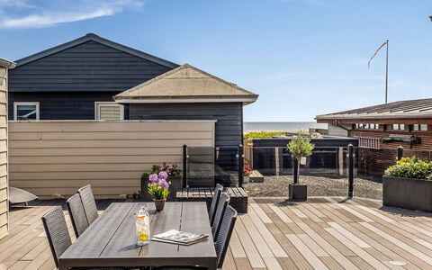Vaska - 75M from the Sea: Holz, Fussboden, Holzboden, Flooring, Dach, Deck, Zuhause, Gartenmöbel, Veranda, Hartholz
