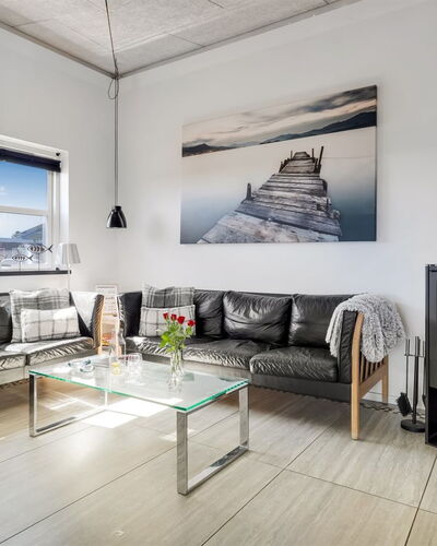 Vaska - 75M from the Sea