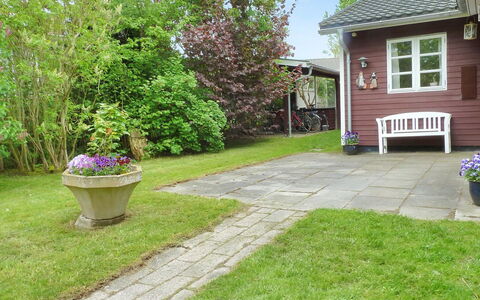 Amina - 500M from the Sea: Gras, Garten, Strauch, Haus, Rasen, Ground, Walkway, Hinterhof, Hütte