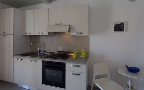 Villa Andrea: Küchengerät, Küche, Major Appliance, Countertop, Cabinetry, Spüle, Herd, Haushaltsgerät, Herd, Interior Design