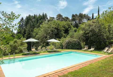 La Sorgente: Schwimmbad, Strauch, Resort, Garten, Eco Hotel, Landscaping, Schatten, Estate, Hazienda, Rasen