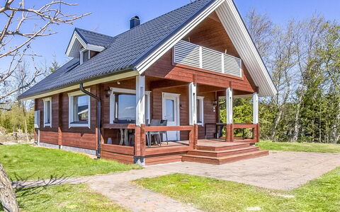 Villa Irene: Möbel, Balkon, Schatten, Garten, Gartenmöbel, Stuhl, Veranda, Garten, Landscaping, Hinterhof