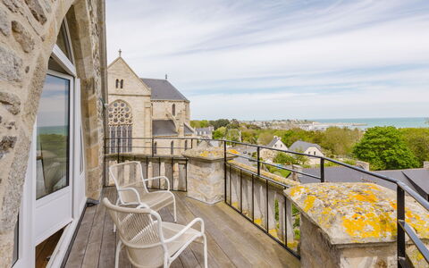 Domaine de Saint Cast: Möbel, Balkon, Schatten, Garten, Gartenmöbel, Stuhl, Veranda, Garten, Landscaping, Hinterhof