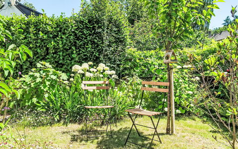 La Dolce Vita Brezhoneg: Möbel, Balkon, Schatten, Garten, Gartenmöbel, Stuhl, Veranda, Garten, Landscaping, Hinterhof