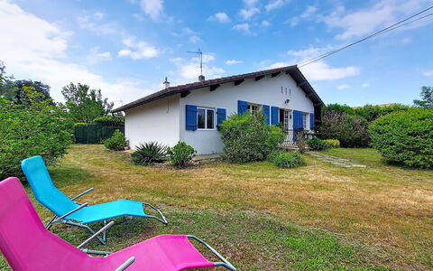 Maison des Bergers: Möbel, Balkon, Schatten, Garten, Gartenmöbel, Stuhl, Veranda, Garten, Landscaping, Hinterhof