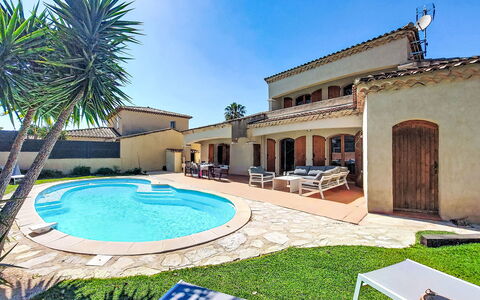 La Champenoise: Möbel, Balkon, Schatten, Garten, Gartenmöbel, Stuhl, Veranda, Garten, Landscaping, Hinterhof