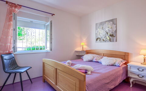 Damjan: Möbel, Interior Design, Flooring, Stuhl, Fussboden, Tabelle, Küche & Esszimmer Tisch, Schatten, Decke, Holzbeize