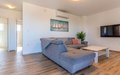 Rab Lopar 115: Flooring, Interior Design, Möbel, Fussboden, Couch, Holz, Holzboden, Decke, Zimmer, Wohnzimmer