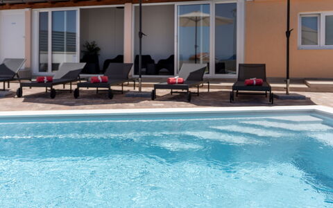 Rab Lopar 115: Gartenmöbel, Schwimmbad, Möbel, Resort, Freizeit, Regenschirm, Urlaub, Sonnenliege, Stuhl, Eco Hotel