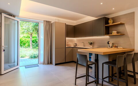 Renza: Möbel, Interior Design, Flooring, Holz, Fussboden, Decke, Küche, Countertop, Zuhause, Küche & Esszimmer Tisch