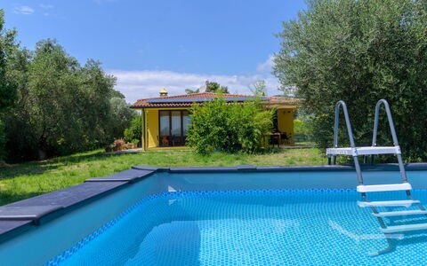 Cottage Girasole di Mare: Blau, Schwimmbad, Verbundwerkstoff, Resort, Schatten, Hinterhof, Eco Hotel, Freizeit, Garten, Gartenmöbel