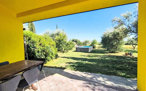 Cottage Girasole di Mare: Möbel, Interior Design, Flooring, Stuhl, Fussboden, Tabelle, Küche & Esszimmer Tisch, Schatten, Decke, Holzbeize