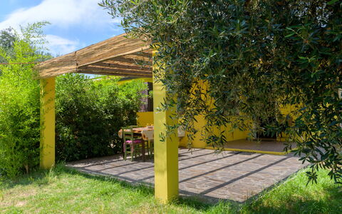 Cottage Girasole di Mare: Strauch, Garten, Schatten, Hinterhof, Gehölz, Landscaping, Outdoor Struktur, Rasen, Pergola, Garten