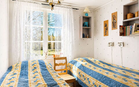 Gröndal: Möbel, Interior Design, Flooring, Stuhl, Fussboden, Tabelle, Küche & Esszimmer Tisch, Schatten, Decke, Holzbeize