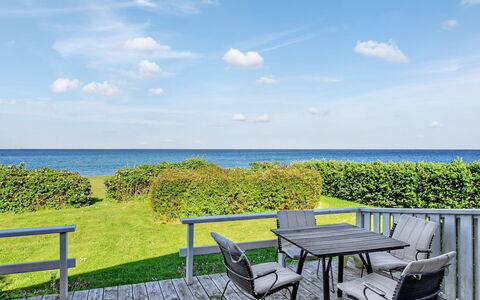 Edla - 35M from the Sea: Blau, Horizont, Möbel, Meer, Gartenmöbel, Küsten Und Ozeanische Forms, Wolke, Ozean, Küste, Ufer