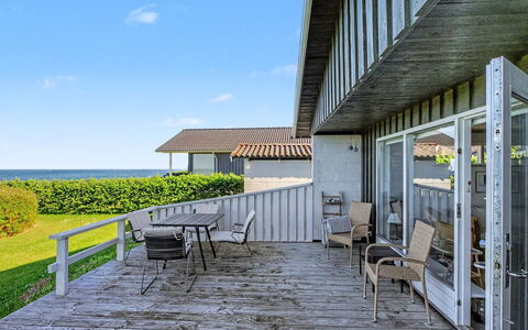 Edla - 35M from the Sea: Veranda, Balkon, Hütte, Schatten, Deck, Estate, Hartholz, Geländer, Abstellgleis, Planke