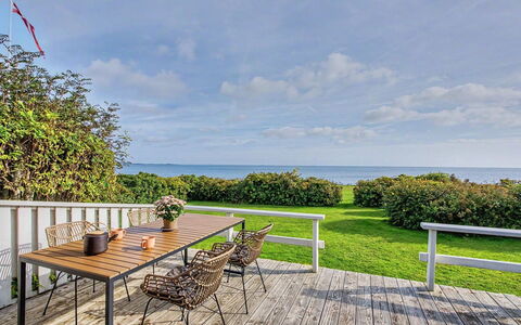 Edla - 35M from the Sea: Himmel, Möbel, Holz, Gartenmöbel, Tabelle, Stuhl, Wolke, Tisch Im Freien, Hartholz, Planke