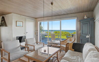 Edla - 35M from the Sea