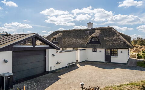 Dorit - 450M from the Sea: Blau, Hütte, Haus, Zuhause, Bauernhaus, Estate, Abstellgleis