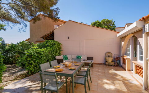 Les Minoux: Möbel, Gartenmöbel, Schatten, Garten, Stuhl, Tisch Im Freien, Hinterhof, Terrasse, Garten, Landscaping