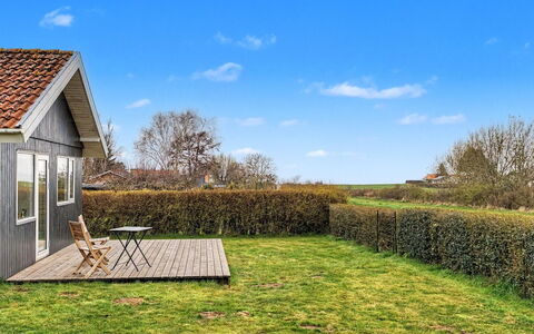 Jarik - 340M from the Sea: Gras, Landschaft, Haus, Grundstueck, Hütte, Ländliches Gebiet, Zuhause, Rasen, Wiese, Garten