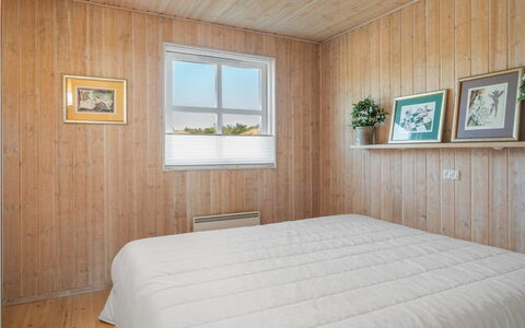 Yanne - 550M from the Sea: Flooring, Holz, Fussboden, Schlafzimmer, Interior Design, Decke, Bett, Bettdecke, Bedding, Holzboden