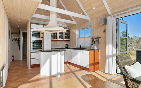 Yanne - 550M from the Sea: Flooring, Holz, Fussboden, Interior Design, Decke, Holzboden, Zuhause, Küche, Light Fixture, Zimmer