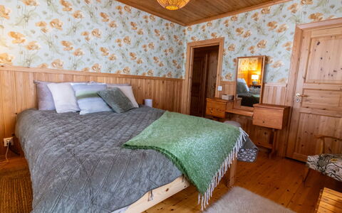 Ohola: Interior Design, Schlafzimmer, Flooring, Bett, Möbel, Bettdecke, Fussboden, Holz, Bedding, Decke