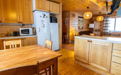 Ohola: Holz, Möbel, Decke, Küche, Interior Design, Cabinetry, Countertop, Flooring, Fussboden, Zimmer