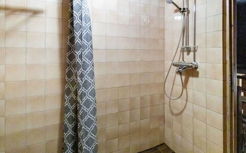 Ohola: Flooring, Wand, Fussboden, Badezimmer, Duschkopf, Fliese, Dusche, Armatur, Verbundwerkstoff, Installation