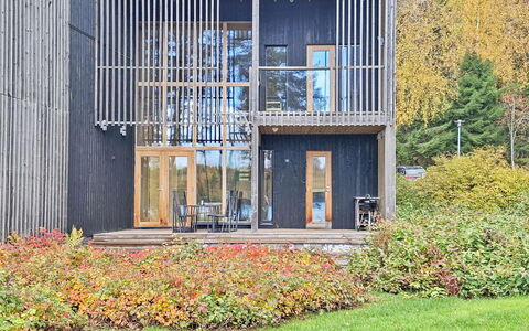 Villa Sinikka 1: Holz, Verbundwerkstoff, Abstellgleis, Design, Balkon, Hartholz, Hinterhof, Planke