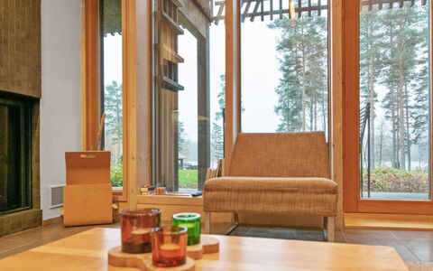Villa Sinikka 1: Holz, Interior Design, Flooring, Fussboden, Möbel, Holzboden, Hartholz, Holzbeize, Stuhl, Wohnzimmer