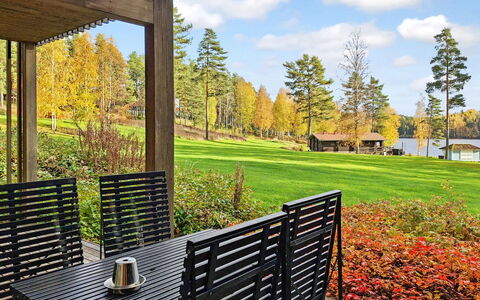Villa Sinikka 1: Grundstueck, Garten, Hütte, Eco Hotel, Schatten, Veranda, Landscaping, Gartenmöbel, Deck, Hartholz