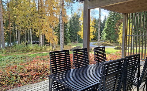 Villa Sinikka 2: Möbel, Holz, Stuhl, Gartenmöbel, Tabelle, Tisch Im Freien, Hartholz, Schatten, Küche & Esszimmer Tisch, Veranda