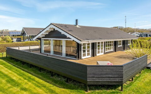 Burghar - 300M to the Fjord: Möbel, Interior Design, Holz, Decke, Flooring, Fussboden, Holzboden, Küche & Esszimmer Tisch, Tabelle, Light Fixture